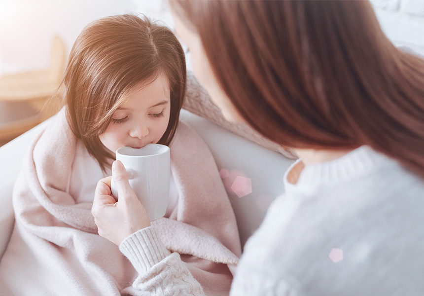 Moeder die zorgt voor kind